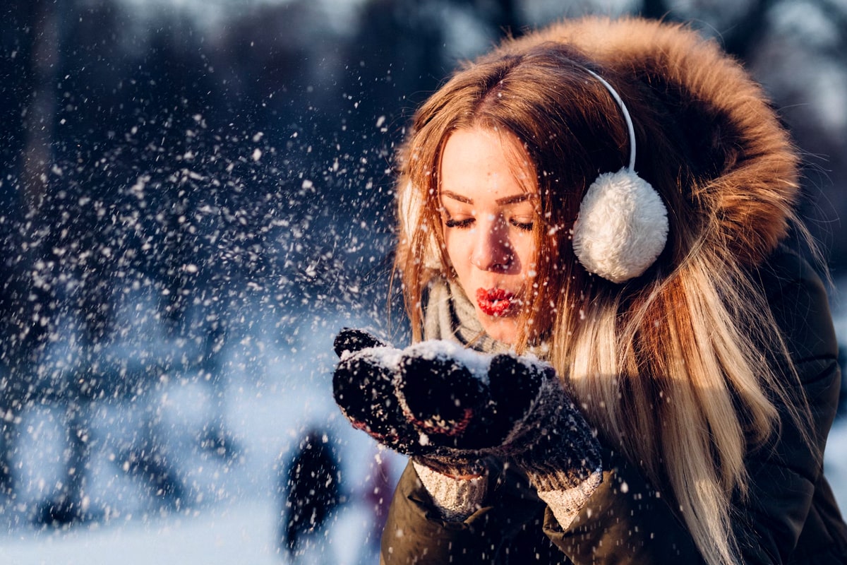 ragazza nella neve